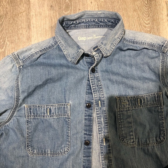 GAP men’s denim shirt size small - Picture 3 of 3